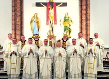 Biskup wezwał nowych kapłanów, by każdą Mszę Świętą sprawowali z najwyższą starannością, ponieważ „liturgia dostojna, piękna, głęboka, uporządkowana to jest wielka katecheza”.
