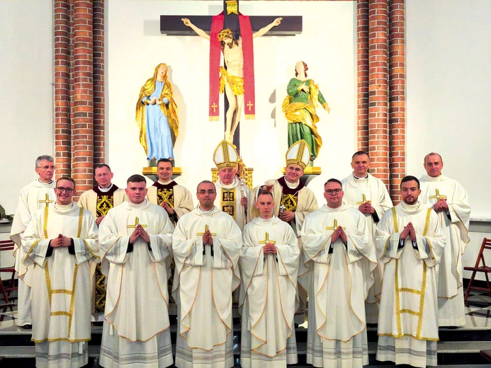 Biskup wezwał nowych kapłanów, by każdą Mszę Świętą sprawowali z najwyższą starannością, ponieważ „liturgia dostojna, piękna, głęboka, uporządkowana to jest wielka katecheza”.