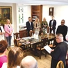 Niegdyś wikarówka, organistówka i dom sióstr – teraz przystań dla parafian i pielgrzymów. – Tu każdy jest mile widziany – podkreślają kapłani i parafianie. 