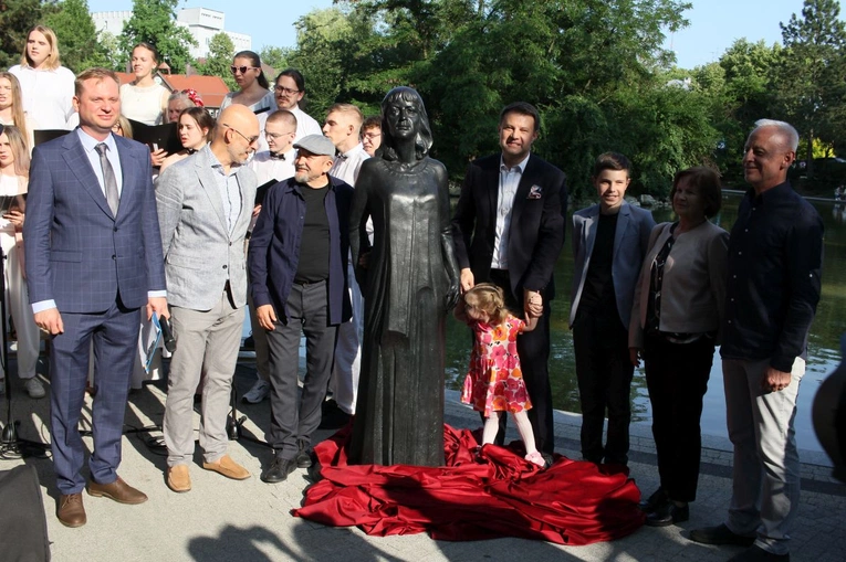 Odsłonięcie rzeźby Ewy Demarczyk nad Stawkiem Zamkowym