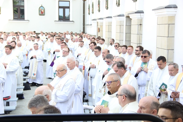 Pielgrzymka tarnowskich kapłanów do Tuchowa
