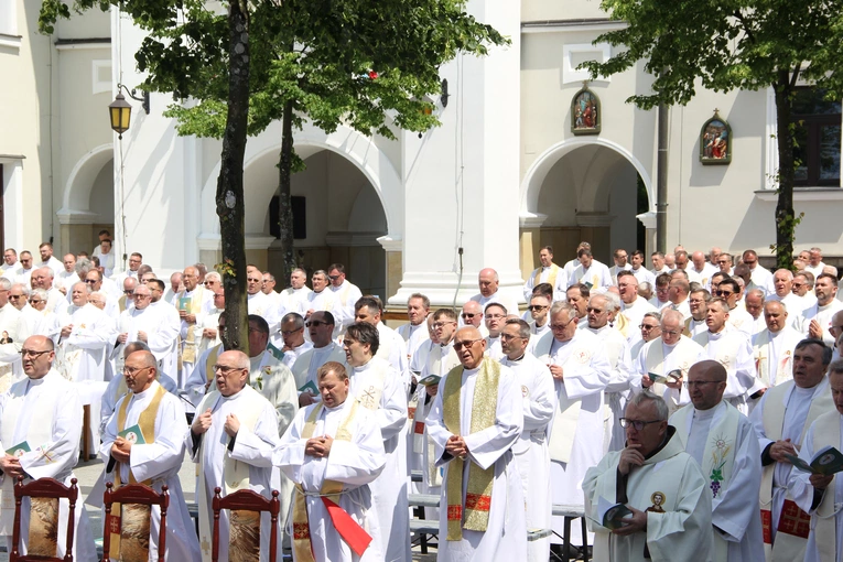 Pielgrzymka tarnowskich kapłanów do Tuchowa