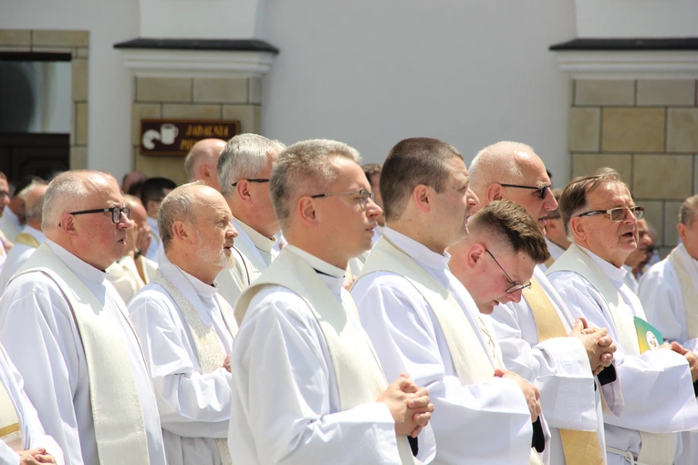 Pielgrzymka tarnowskich kapłanów do Tuchowa