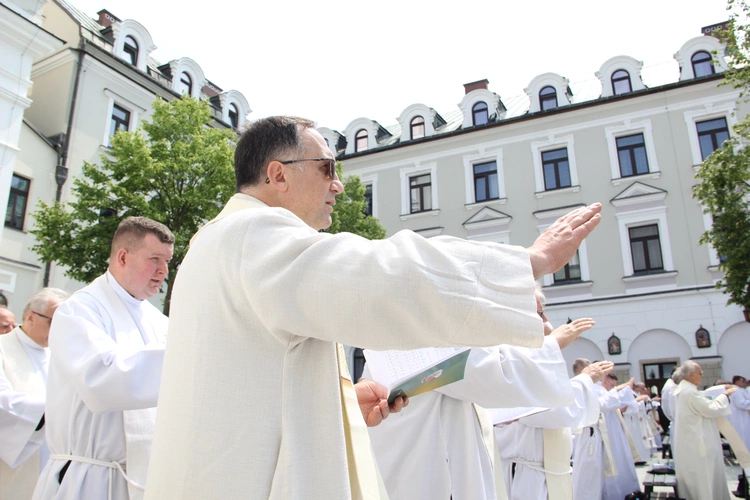 Pielgrzymka tarnowskich kapłanów do Tuchowa