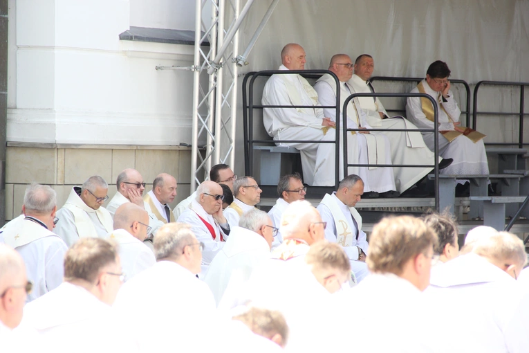 Pielgrzymka tarnowskich kapłanów do Tuchowa