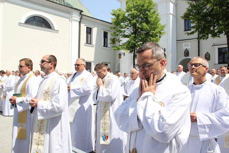 Pielgrzymka tarnowskich kapłanów do Tuchowa