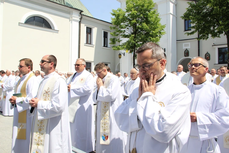 Pielgrzymka tarnowskich kapłanów do Tuchowa
