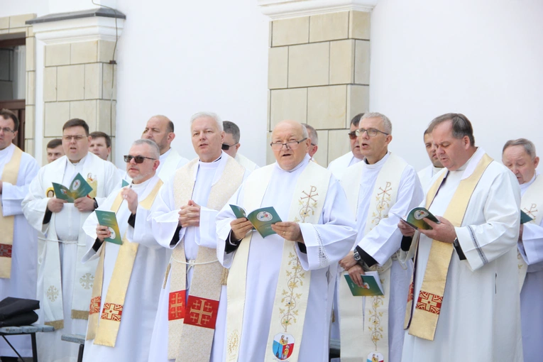 Pielgrzymka tarnowskich kapłanów do Tuchowa