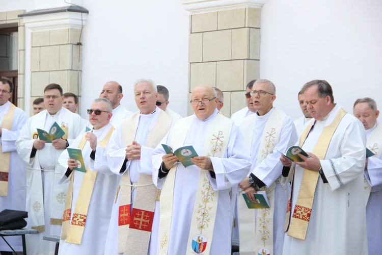 Pielgrzymka tarnowskich kapłanów do Tuchowa