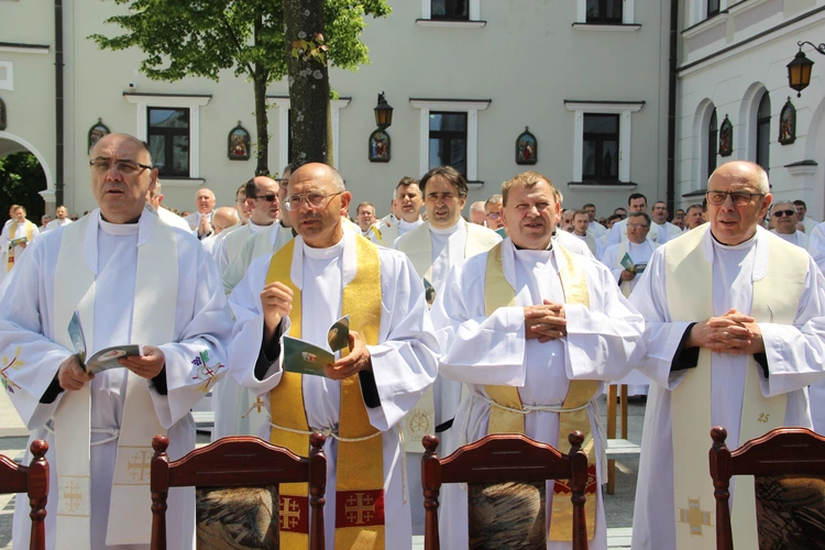 Pielgrzymka tarnowskich kapłanów do Tuchowa