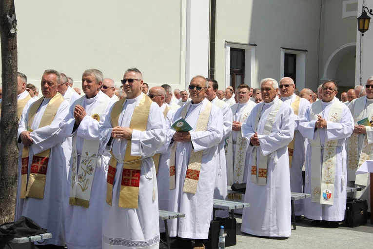 Pielgrzymka tarnowskich kapłanów do Tuchowa