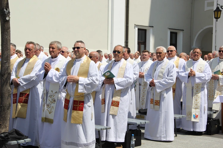 Pielgrzymka tarnowskich kapłanów do Tuchowa