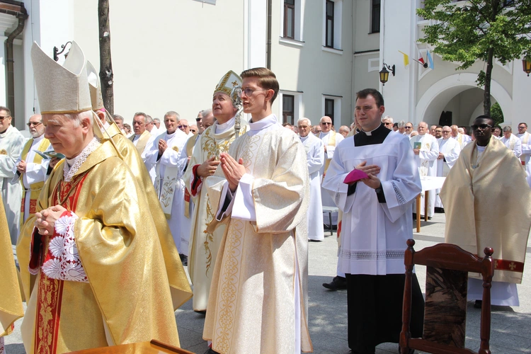 Pielgrzymka tarnowskich kapłanów do Tuchowa