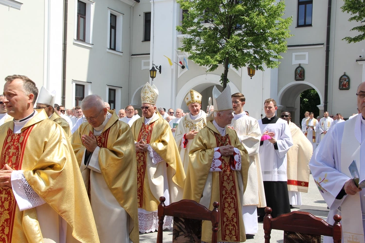 Pielgrzymka tarnowskich kapłanów do Tuchowa