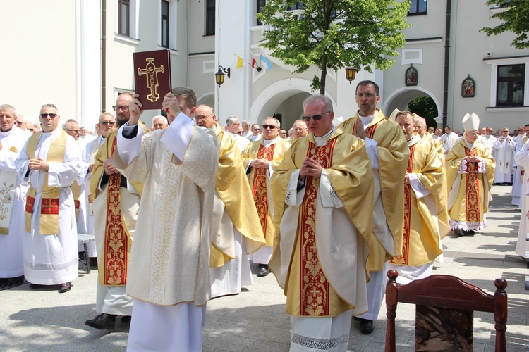 Pielgrzymka tarnowskich kapłanów do Tuchowa