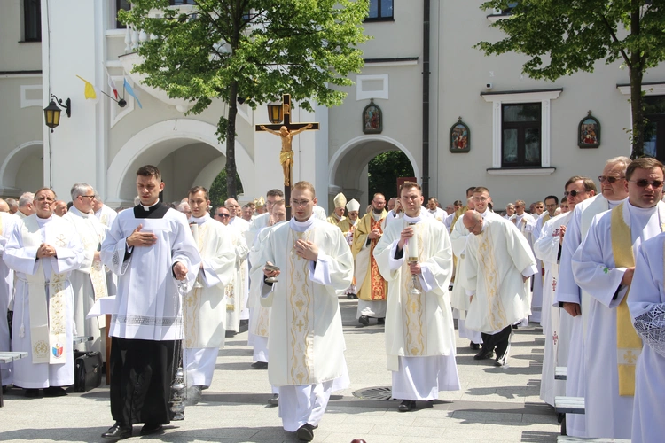 Pielgrzymka tarnowskich kapłanów do Tuchowa