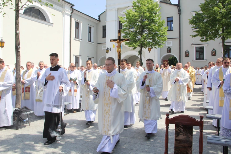 Pielgrzymka tarnowskich kapłanów do Tuchowa