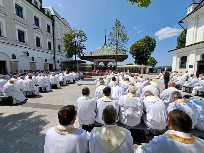 Pielgrzymka tarnowskich kapłanów do Tuchowa