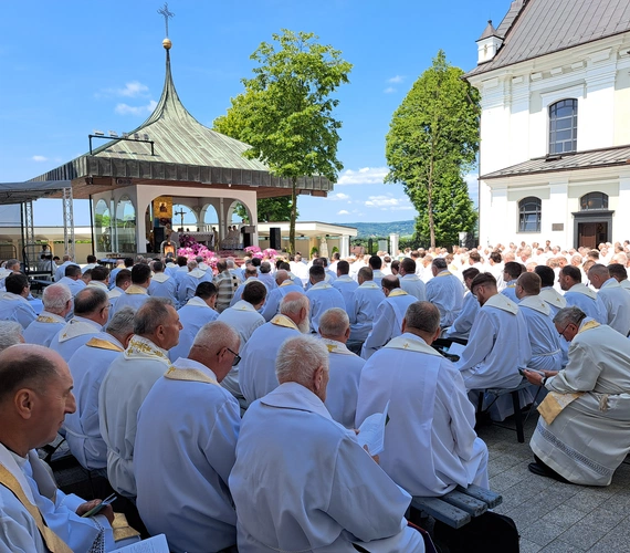 Pielgrzymka tarnowskich kapłanów do Tuchowa