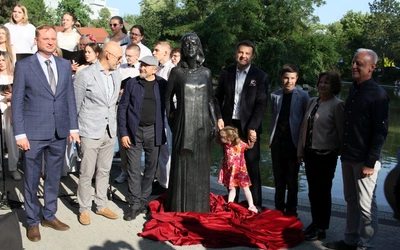 Rzeźba Ewy Demarczyk odsłonięta w Opolu