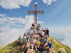 Na wyprawach nie brakuje czasu na modlitwę i Eucharystię, która choć bywa odprawiana w plenerze, zawsze jest dobrze przygotowana