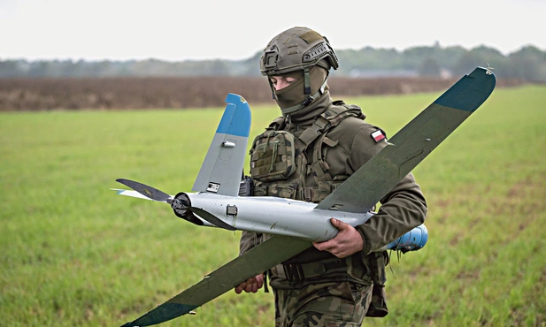 Dron waży zaledwie 5 kg  i może go przenosić  jeden człowiek 