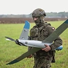 Dron waży zaledwie 5 kg  i może go przenosić  jeden człowiek 