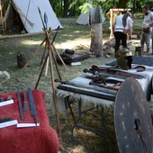 Miasteczko Śląskie. W niedzielę festiwalu pradawnych rzemiosł "Dymarki Śląskie"