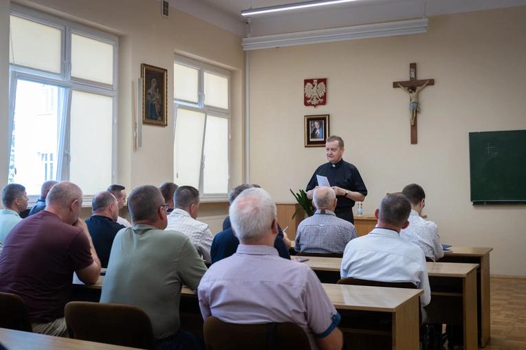 Kurs dla kandydatów na nadzwyczajnych szafarzy Komunii św.
