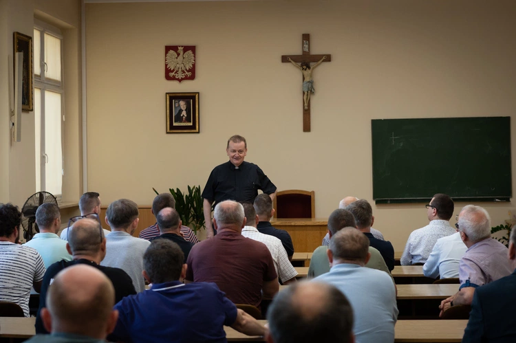 Kurs dla kandydatów na nadzwyczajnych szafarzy Komunii św.