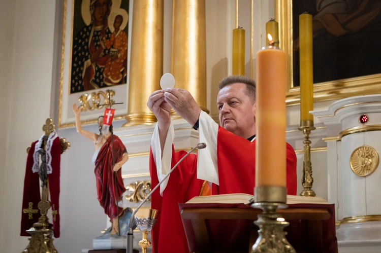 Kurs dla kandydatów na nadzwyczajnych szafarzy Komunii św.