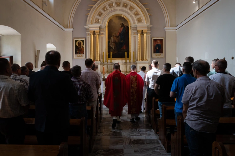Kurs dla kandydatów na nadzwyczajnych szafarzy Komunii św.
