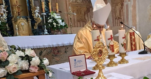 Wprowadzenie relikwii św. Antoniego do kościoła w Nowym Kazanowie