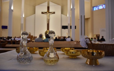 Promocja nowych nadzwyczajnych szafarzy Komunii Świętej 