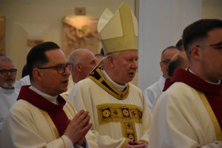 Promocja nowych nadzwyczajnych szafarzy Komunii Świętej 