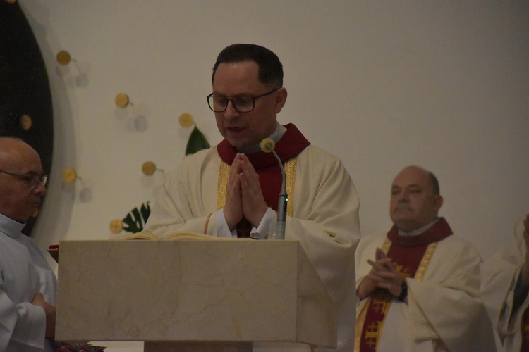 Promocja nowych nadzwyczajnych szafarzy Komunii Świętej 