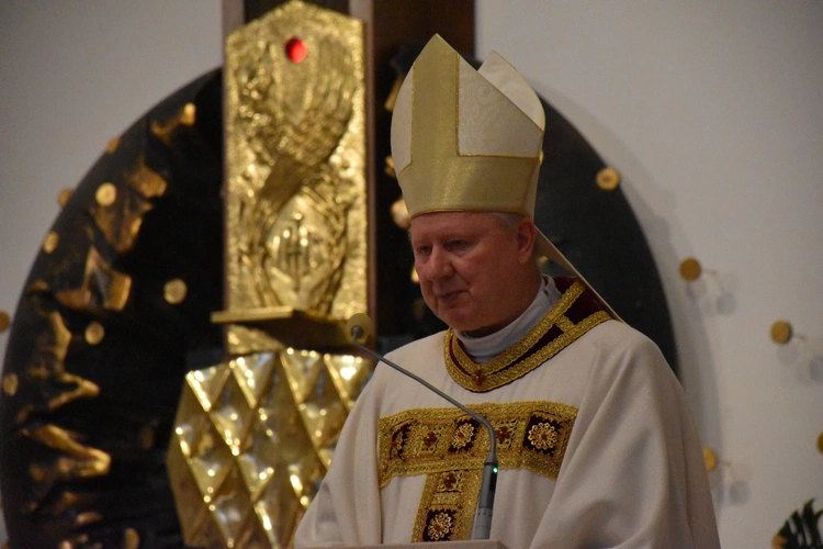 Promocja nowych nadzwyczajnych szafarzy Komunii Świętej 