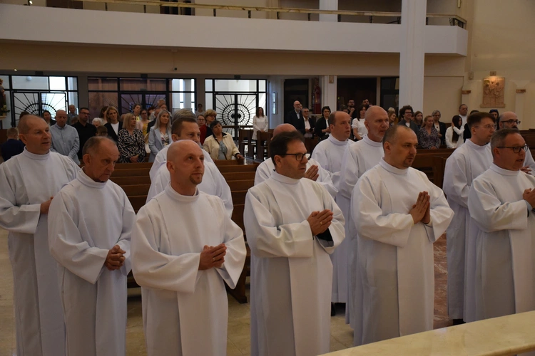 Promocja nowych nadzwyczajnych szafarzy Komunii Świętej 