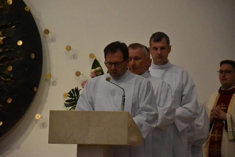 Promocja nowych nadzwyczajnych szafarzy Komunii Świętej 