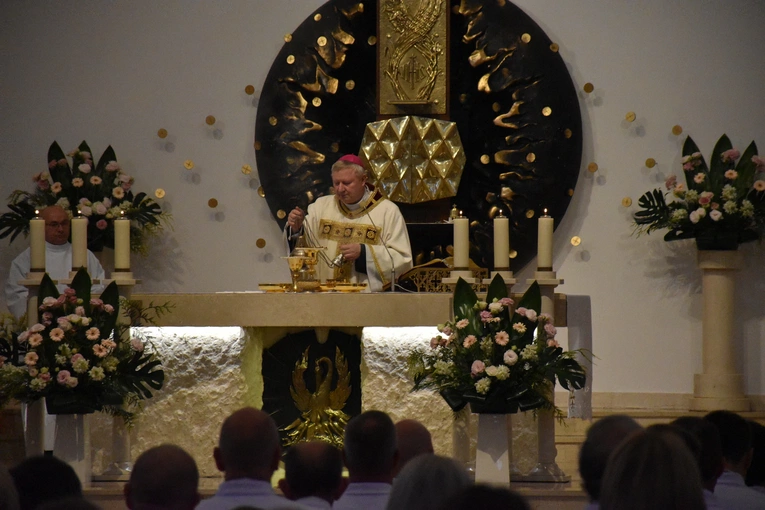Promocja nowych nadzwyczajnych szafarzy Komunii Świętej 