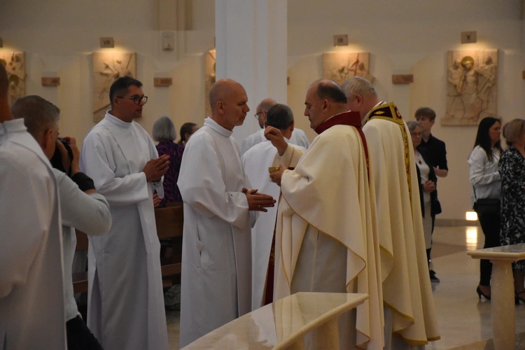 Promocja nowych nadzwyczajnych szafarzy Komunii Świętej 