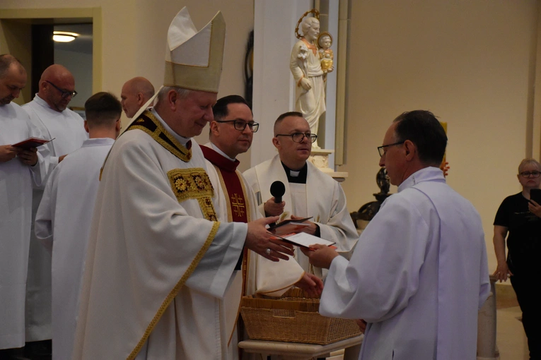 Promocja nowych nadzwyczajnych szafarzy Komunii Świętej 