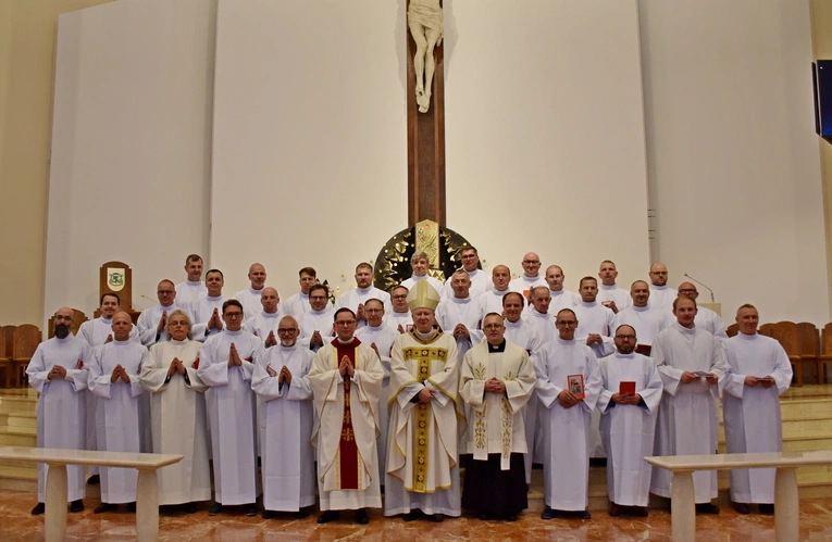 Promocja nowych nadzwyczajnych szafarzy Komunii Świętej 