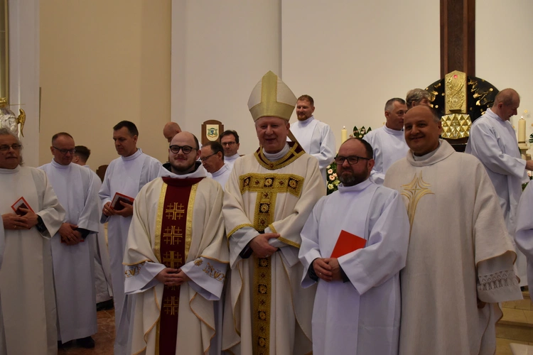 Promocja nowych nadzwyczajnych szafarzy Komunii Świętej 