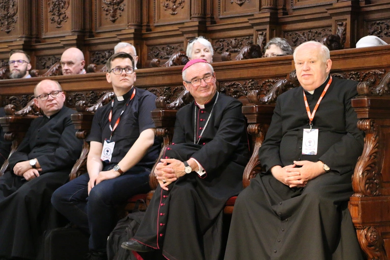 Płock. XII Ogólnopolska Pielgrzymka Nadzwyczajnych Szafarzy Komunii Świętej - cz.I