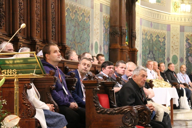 Płock. XII Ogólnopolska Pielgrzymka Nadzwyczajnych Szafarzy Komunii Świętej - cz.I