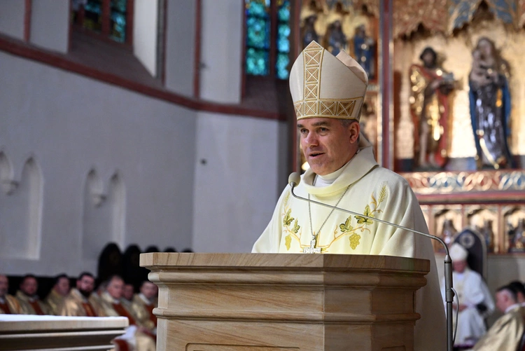 Złoty jubileusz święceń kapłańskich biskupa Edwarda Dajczaka