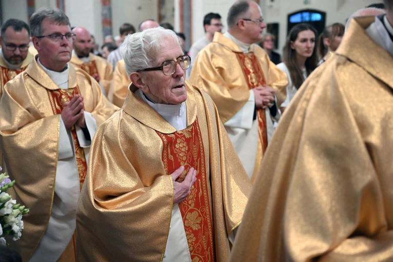 Złoty jubileusz święceń kapłańskich biskupa Edwarda Dajczaka