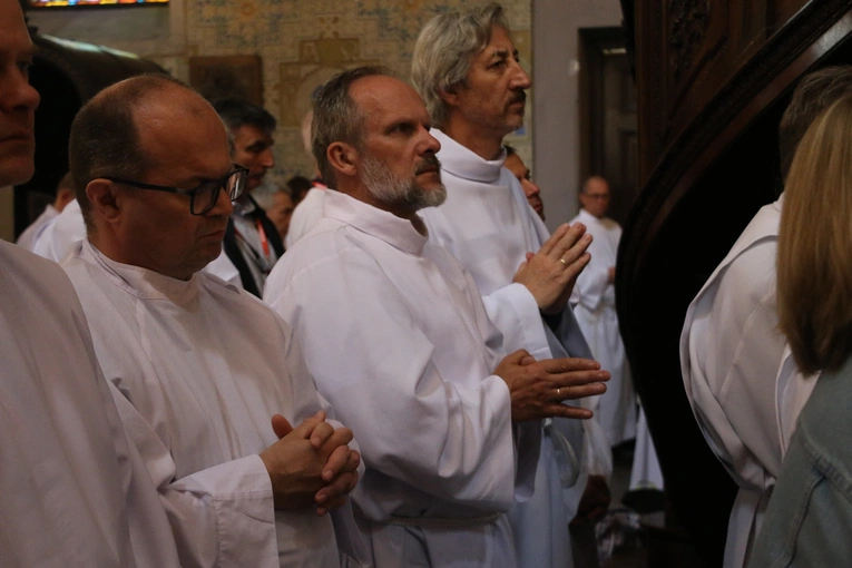 Płock. XII Ogólnopolska Pielgrzymka Nadzwyczajnych Szafarzy Komunii Świętej - cz.II