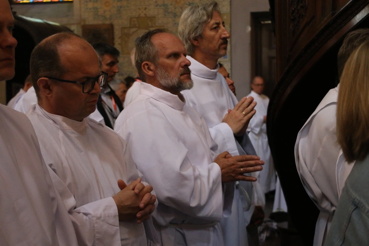 Płock. XII Ogólnopolska Pielgrzymka Nadzwyczajnych Szafarzy Komunii Świętej - cz.II